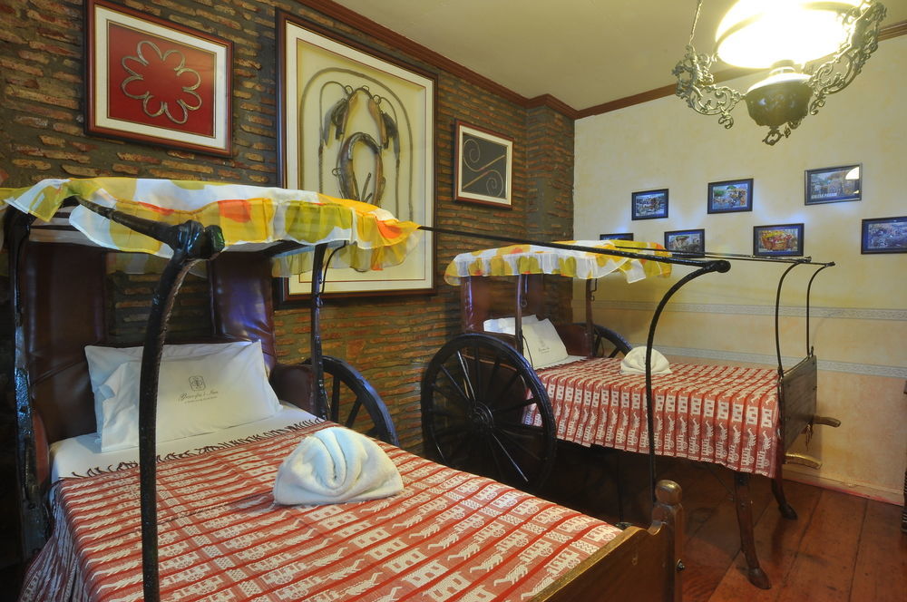 Zen Rooms Grandpa'S Inn Vigan Esterno foto